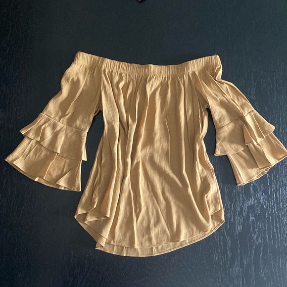 ⭐️Moa Moa | Off shoulder top from Cavenders | Size Medium - Picture 9 of 9